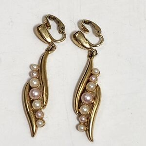 crown trifari dangle drop faux pearl goldtone clip on earrings 60s classic